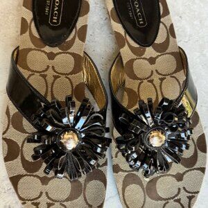 New Coach Skye Patent Signature Chestnut/Khaki Thongs Size 9